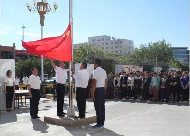 丰田凯美瑞一锁就会报警怎么弄？游戏画面