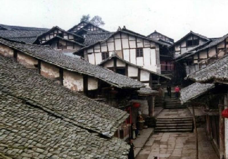 逃离违建房屋5